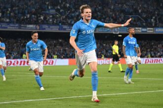 Napoli campione d'Italia: Conte vince il quarto scudetto azzurro