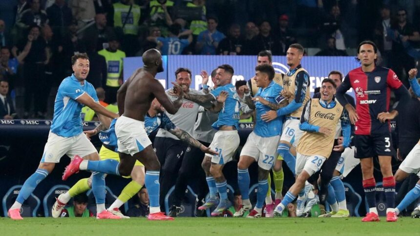 Napoli-Cagliari 2-0, gol di McTominay e Lukaku. È scudetto