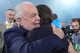 Conte-De Laurentiis e quell'abbraccio enigmatico: vuoi vedere che...