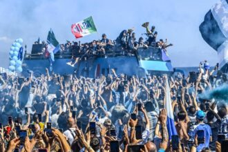 Napoli, la festa scudetto: in 200.000 sul lungomare