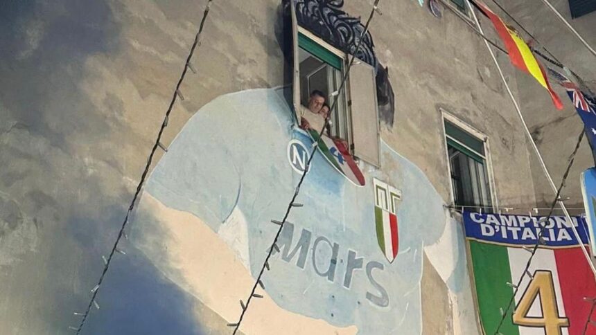 Murales Maradona, nell'appartamento a Napoli sul viso di Diego