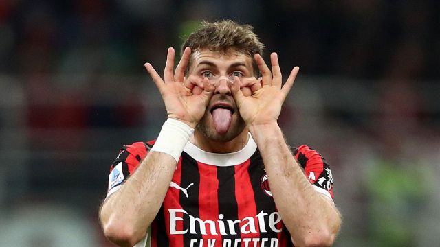 solito Orsolini poi Gimenez e Pulisic la ribaltano. Champions più lontana per i rossoblù