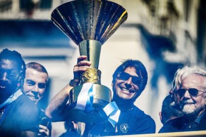 Napoli, il rischio gigante di Conte e l'ultima promessa di De Laurentiis