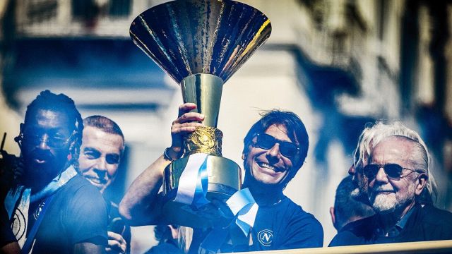 Napoli, il rischio gigante di Conte e l'ultima promessa di De Laurentiis