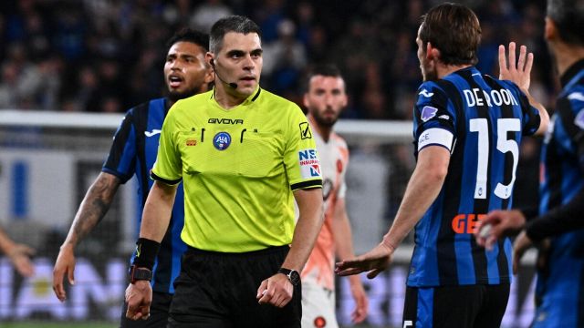 che bufera sul rigore revocato, Sozza si ricorda dei gialli solo al 90’