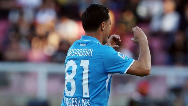 Raspadori e difesa avvicinano Conte allo scudetto. Lobotka preoccupa