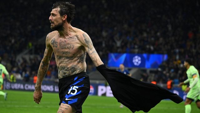 la rivincita di Acerbi, le scuse dei tifosi e quel record da urlo