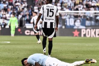 è bufera per le immagini del colpo a Castellanos