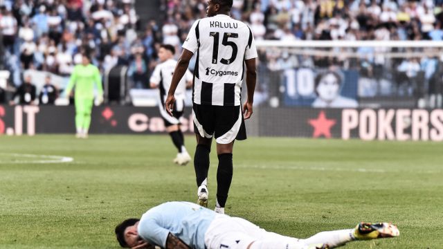 è bufera per le immagini del colpo a Castellanos