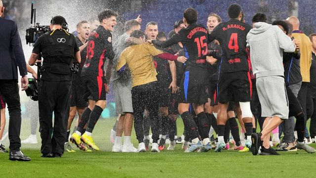 il rosso inventato ultima beffa per Ancelotti, rissa finale e la volgarità di Fermin