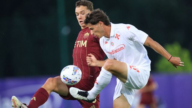 l’arbitro non vede due rigori e tanti gialli