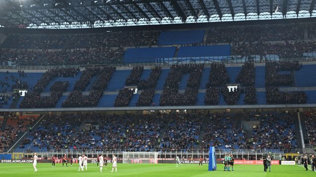 un tifoso con la maglia di Maldini scortato fuori dallo stadio. E Furlani fa un’ammissione su Conte