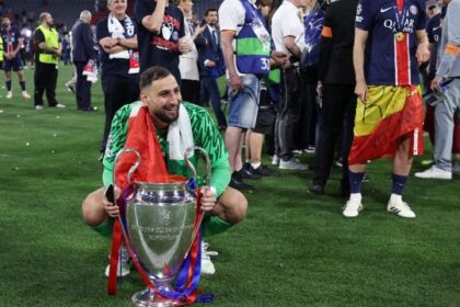 Kvaratskhelia pigliatutto da Napoli a Parigi, che smacco per Mbappé