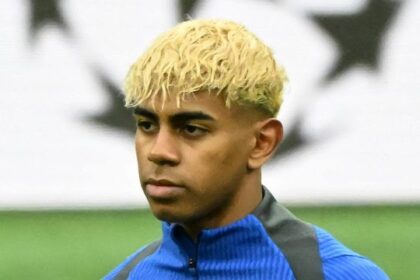 i nerazzurri ritrovano la spinta degli ultrà, i blaugrana evocano sui social lo spirito di Messi