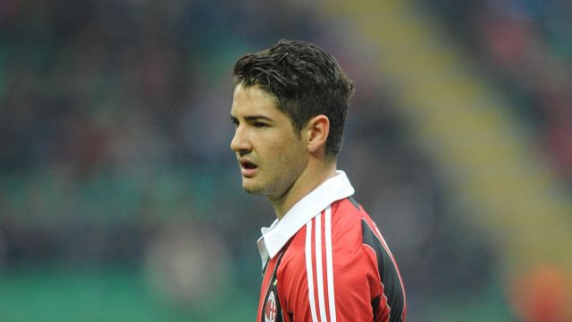 l’ex Milan insultato dai tifosi rossoneri per il tweet sul trionfo contro il Barça