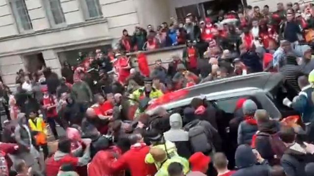 la folla ha tentato il linciaggio