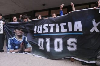 Processo Maradona sospeso per la controversia con "il giudice di Dio": che polemica