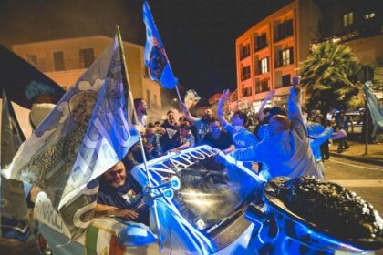 Scudetto Napoli, lunedì la sfilata dei bus scoperti sul lungomare per 100mila tifosi: il piano della festa