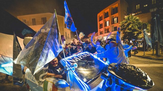 Scudetto Napoli, lunedì la sfilata dei bus scoperti sul lungomare per 100mila tifosi: il piano della festa