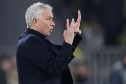 Inter, Mourinho ha tifato per lo scudetto del Napoli e spiega perché: web incredulo