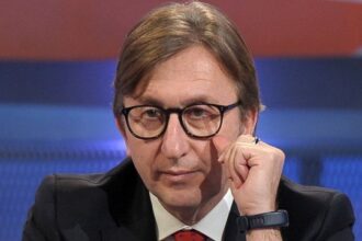 Napoli incivile? Tra Auriemma e Ravezzani, volano insulti in diretta: “Mi fai schifo”