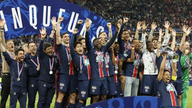 sfilata agli Champs-Elysees e Tour d'Eiffel che si illumina a ogni gol francese