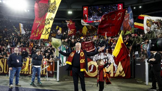 l'emozione prima dell'addio e la gag col giornalista