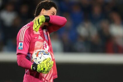 invasione di campo in Atalanta-Roma, finisce a spintoni