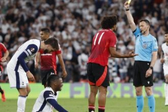 rissa dopo il 90' tra Maguire e Romero, poi la clamorosa gaffe dell'Uefa