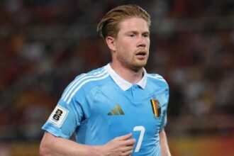 Napoli-De Bruyne, spunta la data delle visite. De Laurentiis scatenato nonostante Osimhen: Gutierrez e Beukema vicini
