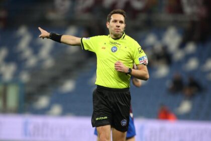 L'arbitro diventa tecnologico: bodycam sul viso e Var per tutti. Le novità