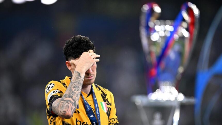 Bastoni sulla finale di Champions contro il Psg: "Difficile da accettare: delusi da noi"