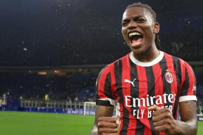 Leao: "Indossare la maglia Milan è un sogno. Ibra e CR7 i più forti con cui ho giocato"