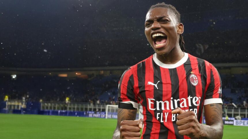 Leao: "Indossare la maglia Milan è un sogno. Ibra e CR7 i più forti con cui ho giocato"