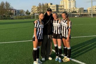 Fiorentina, Albert Gudmundsson con le tre sorelle del KR Reykjavík