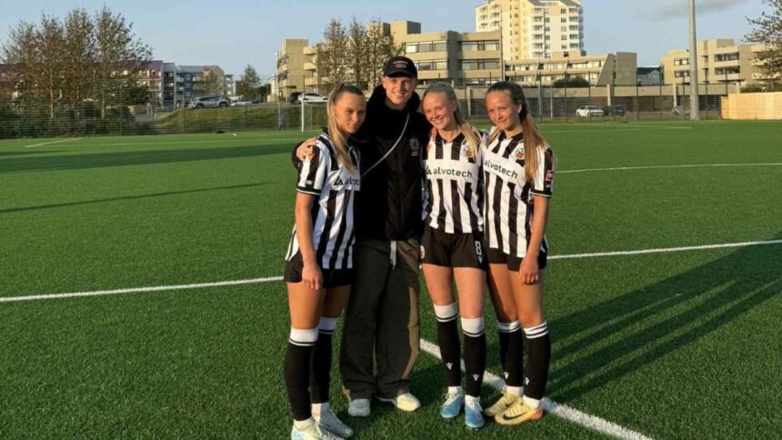 Fiorentina, Albert Gudmundsson con le tre sorelle del KR Reykjavík