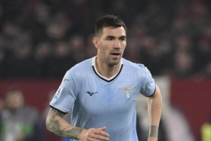 Lazio, Romagnoli operato alle tonsille. Ma in ritiro ci sarà