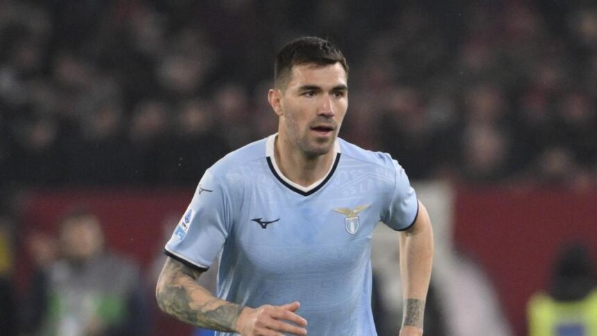 Lazio, Romagnoli operato alle tonsille. Ma in ritiro ci sarà