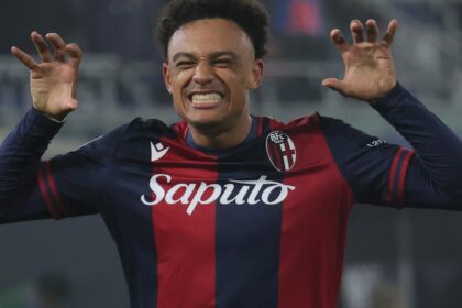 Napoli, sprint per Ndoye: oggi primo vertice col Bologna, ballano 15 milioni