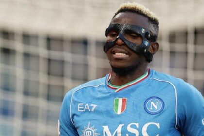 Napoli, Osimhen va in ritiro se De Laurentiis non lo vende