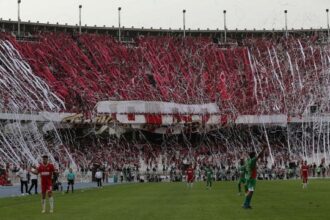 la festa diventa dramma, crolla una tribuna, un morto e diversi feriti