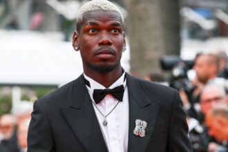Pogba scoppia a piangere alla firma, cosa gli hanno scritto gli ex compagni della Juve