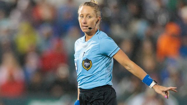 chi è Tori Penso, l'arbitro dei record che fece infuriare Ronaldo e Brozovic