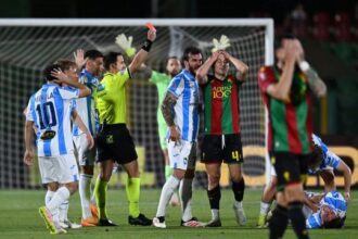 umbri furiosi, in dieci dal 12’ e manca un altro rosso. Gol annullato al Delfino