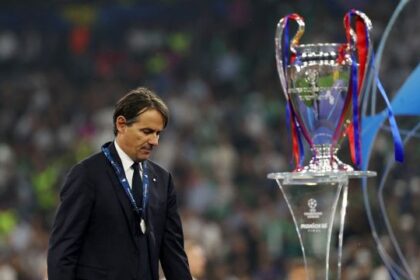 Inter, Bastoni fa mea culpa dopo la batosta, i tifosi prendono posizione su Inzaghi: striscione sotto casa