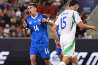 arbitro inseguito dai giocatori, manca anche un rosso