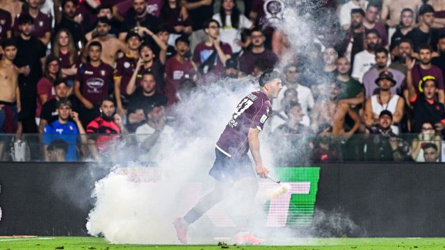 Salernitana, il sindaco attacca la Lega e difende i tifosi ma arriva stangata del Giudice Sportivo