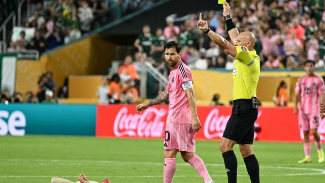 Marciniak fa arrabbiare Messi, finale da incubo e doppia beffa per la Pulce