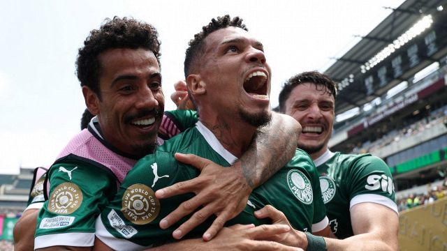 Paulinho eroe, John Victor non basta, che spettacolo nel derby