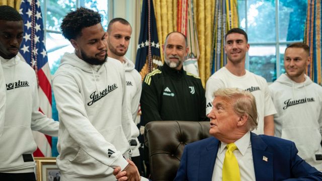 i bianconeri fanno da sfondo alle parole su Israele e Iran. La scelta di Elkann è un autogol